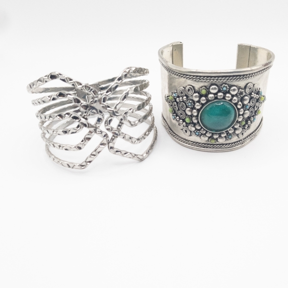 2 Silver Tone Bracelets - Picture 2 of 4